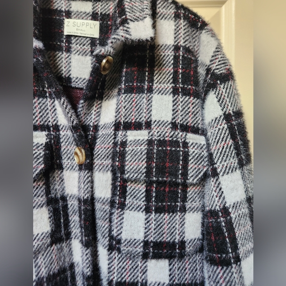 Z Supply Plaid Women's Shirt Jacket - Black/White/Red, Size Small - Picture 6 of 13